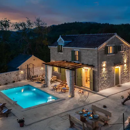 Villa Cavalleria Rusticana With Heated Pool And Vineyard *