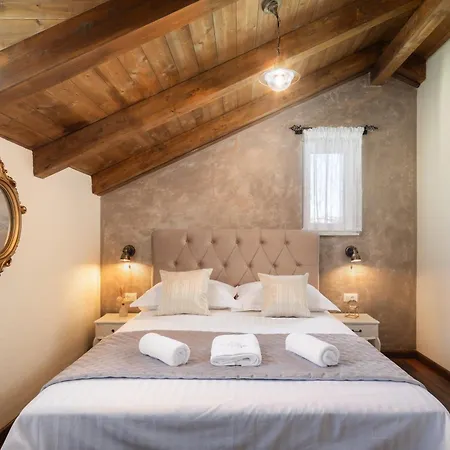 Cavalleria Rusticana With Heated Pool And Vineyard Villa
