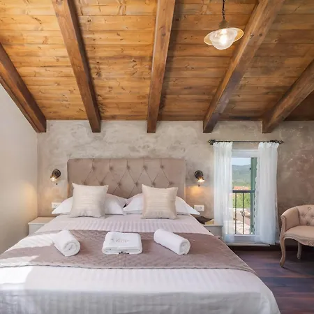 Cavalleria Rusticana With Heated Pool And Vineyard