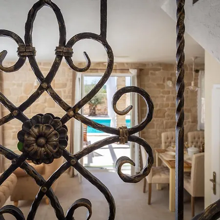 Villa Cavalleria Rusticana With Heated Pool And Vineyard