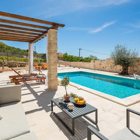 Cavalleria Rusticana With Heated Pool And Vineyard Villa