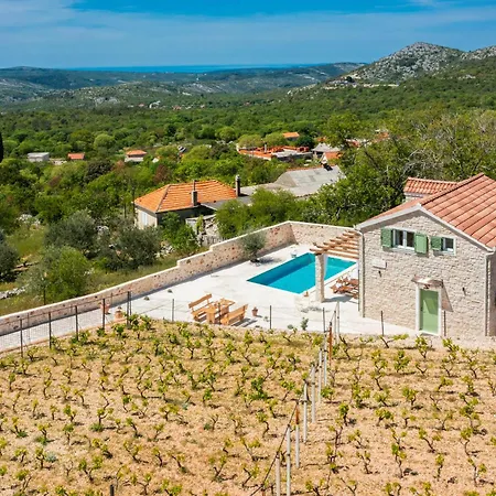 Villa Cavalleria Rusticana With Heated Pool And Vineyard *