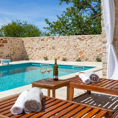 Cavalleria Rusticana With Heated Pool And Vineyard Villa *