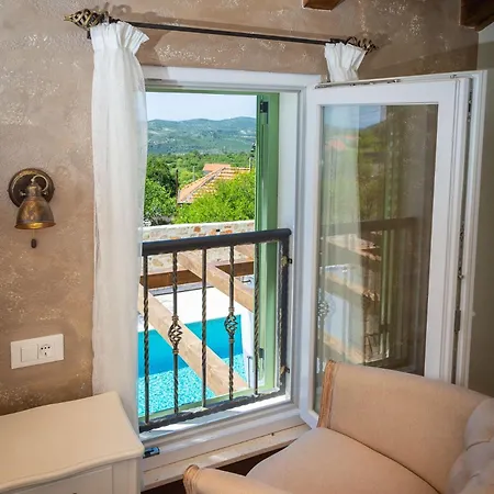 Villa Cavalleria Rusticana With Heated Pool And Vineyard