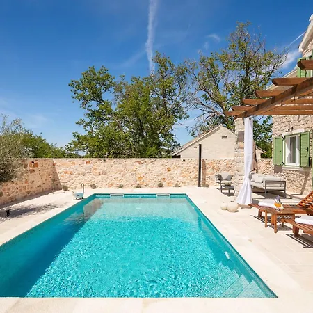 Villa Cavalleria Rusticana With Heated Pool And Vineyard Blizna Donja