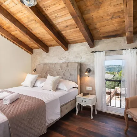 Villa Cavalleria Rusticana With Heated Pool And Vineyard