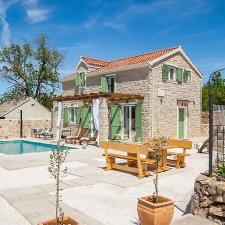 Cavalleria Rusticana With Heated Pool And Vineyard