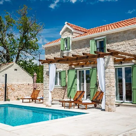 Villa Cavalleria Rusticana With Heated Pool And Vineyard *